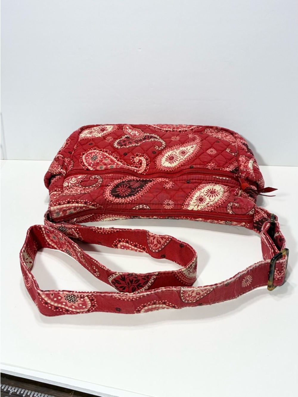 Y2K Vera Bradley Mesa Red Paisley Crossbody Bag USA MADE Vintage 4x11.75x8.5 - Picture 3 of 16
